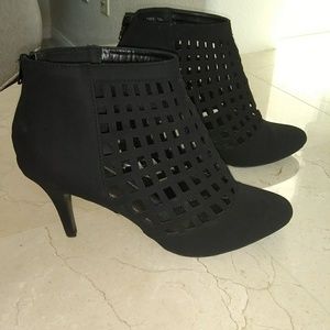 Women size 12 booties nwt
